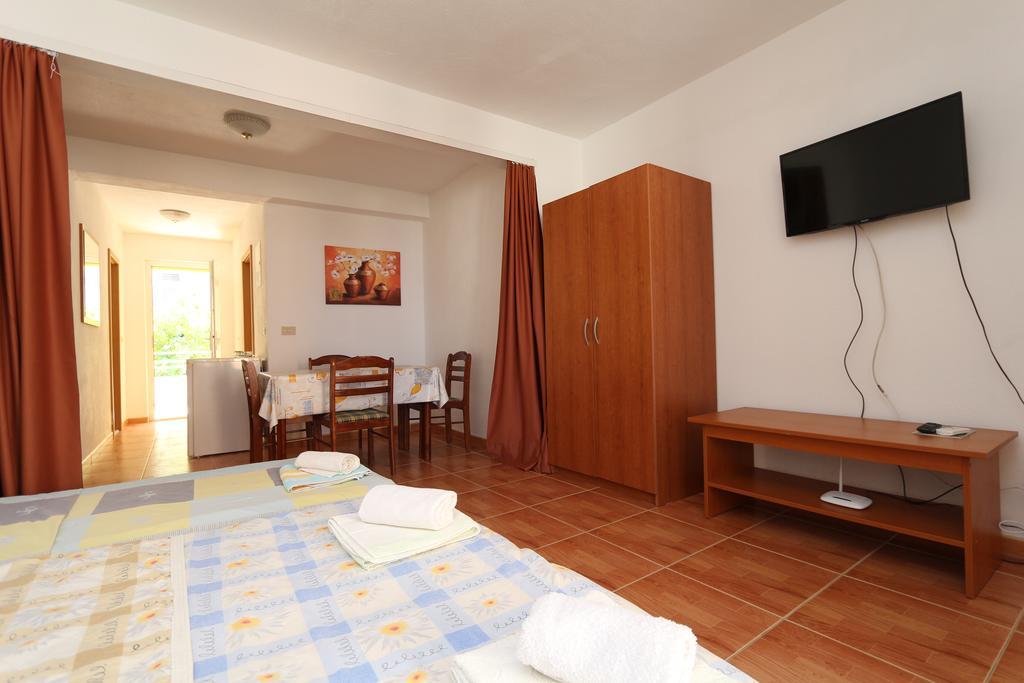 Apartments Antoneta Makarska Exterior foto